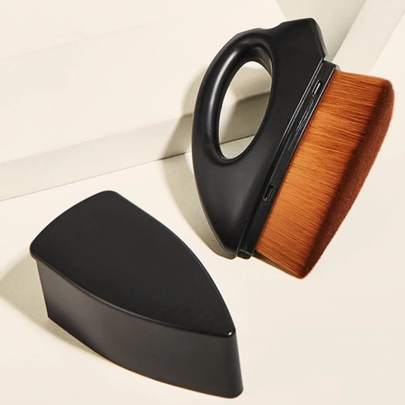 Flat Iron Makeup Brush - Picture 3 of 3